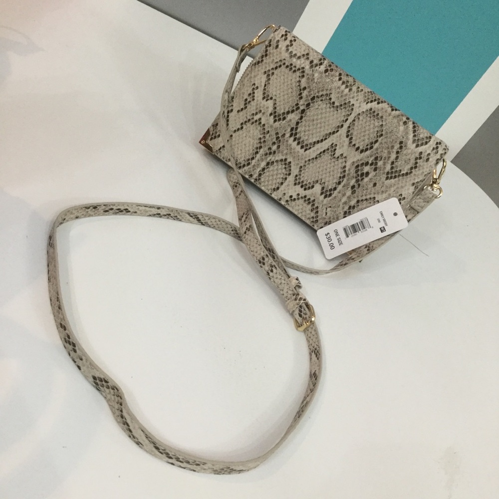 🛑SOLD🛑 Super cute snake skin crossbody! NWT